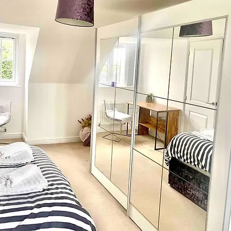 度假居 Modern 4 Bed House Perfect For Contractors With Free Parking *
