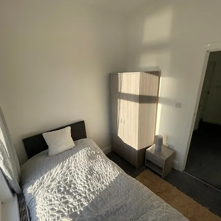 Spacious 4-bedroom House In Manchester
