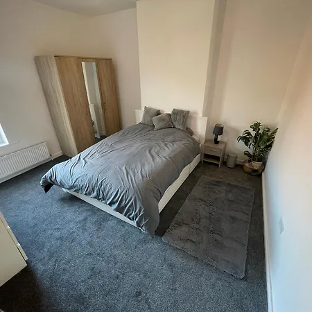 Lejlighed Spacious 4-bedroom House In *