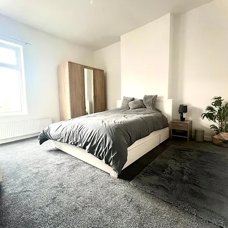 Spacious 4-bedroom House In Lejlighed Manchester