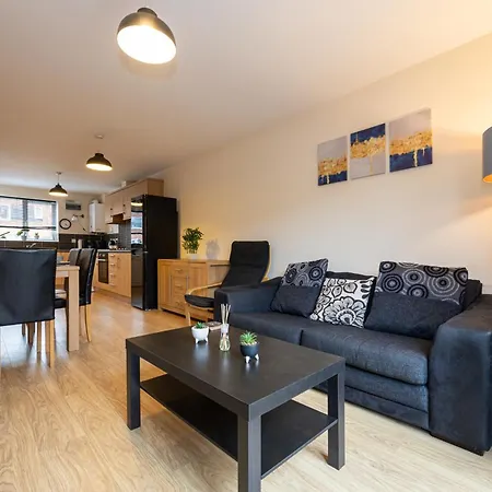 펜션 Beautiful 4 Bed House In Free Parking 맨체스터