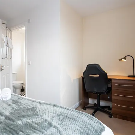 Beautiful 4 Bed House In Free Parking * Manchester