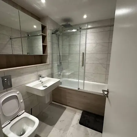 Stunning 1-bed In Salford Appartement *