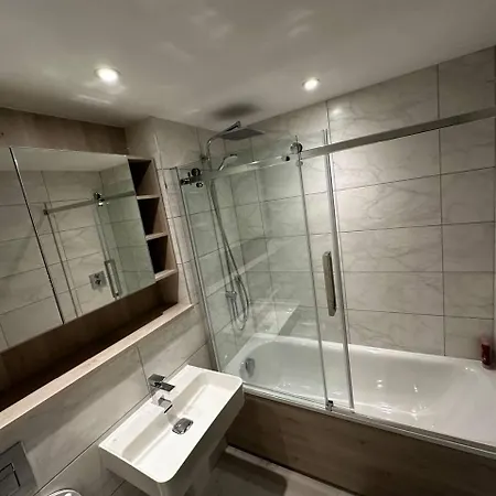 Stunning 1-bed In Salford Manchester