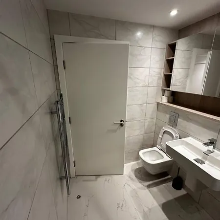 Stunning 1-bed In Salford * Manchester