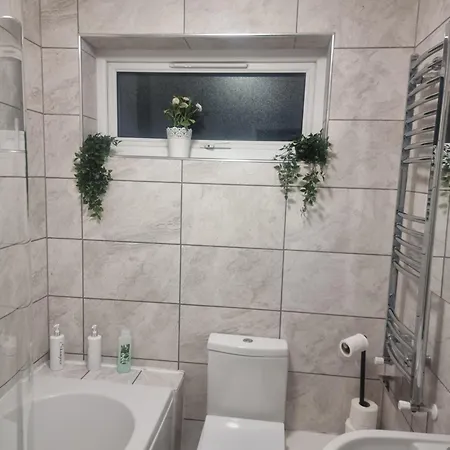 Great Value Comfort Free Parking Near Σπίτι διακοπών Μάντσεστερ