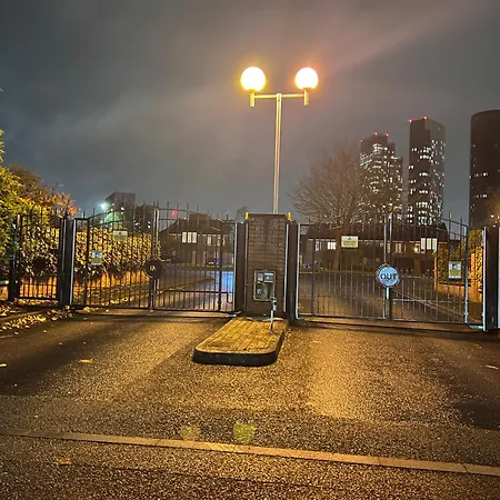 New Getaway - Free Gated Parking With Fob Apartment Manchester