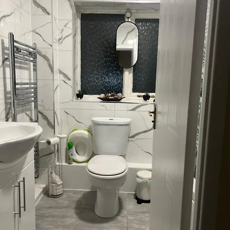 New Getaway - Free Gated Parking With Fob Manchester