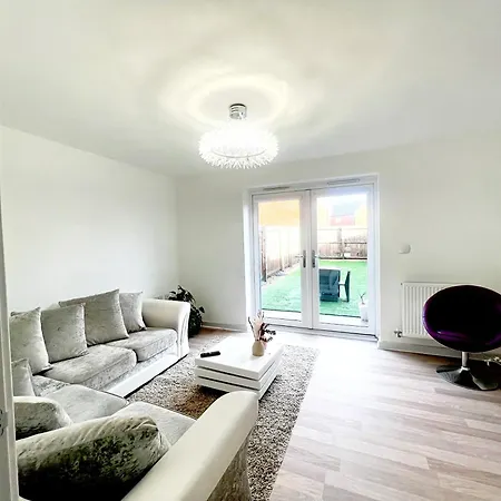 Villa Ludlow Close Manchester