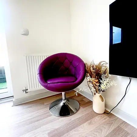 Ludlow Close Villa Manchester