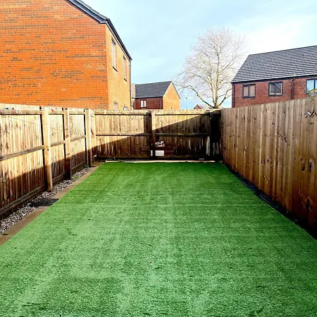 Ludlow Close Villa *