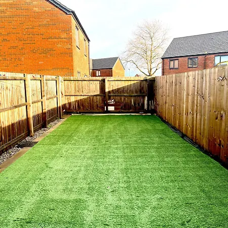 Ludlow Close Villa *