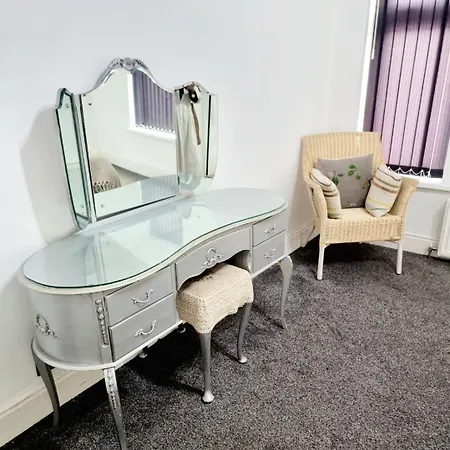 Gorgeous Stylish Cheri Victorian House In Manchester