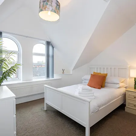 The Burton- Free Gated Parking Apartman