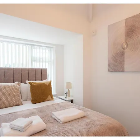 Cozy 3 Bd House, Perfect For Large Group Of 6 *