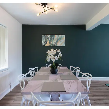 Cozy 3 Bd House, Perfect For Large Group Of 6 *