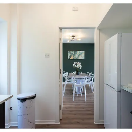 Cozy 3 Bd House, Perfect For Large Group Of 6