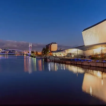 New Getaway - Free Gated Parking With Fob Lägenhet Manchester