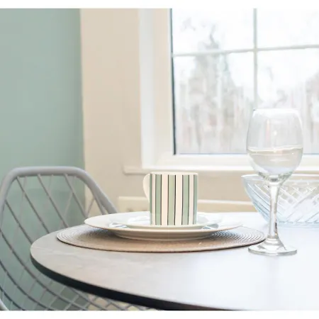 Fresh And Relaxing 1 Bd Flat *