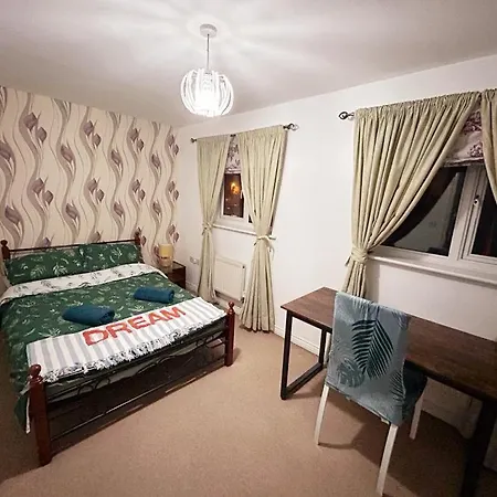 Guest house Queens Rooms, A Perfect Stay, Next To Shopping Parks And Central Manchester