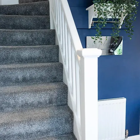 The Heart - Cosy 3 Bedroom House With Double Driveway And Garden In *