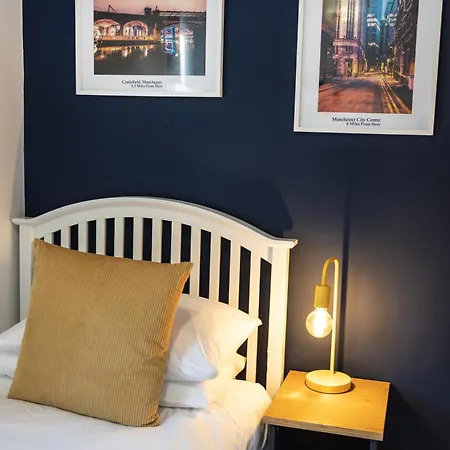 別荘 The Heart - Cosy 3 Bedroom House With Double Driveway And Garden In マンチェスター