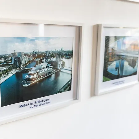 The Heart - Cosy 3 Bedroom House With Double Driveway And Garden In マンチェスター