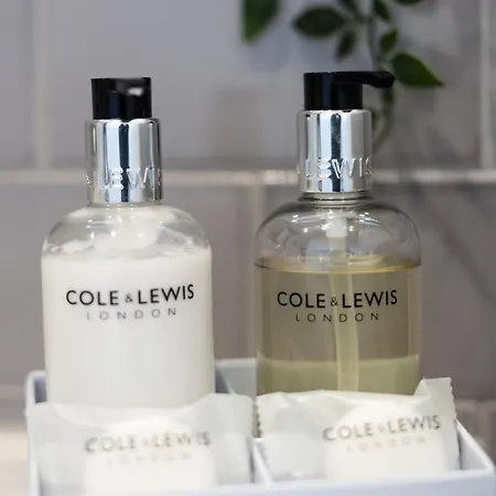 別荘 The Heart - Cosy 3 Bedroom House With Double Driveway And Garden In *