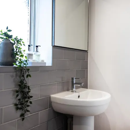 The Heart - Cosy 3 Bedroom House With Double Driveway And Garden In * マンチェスター