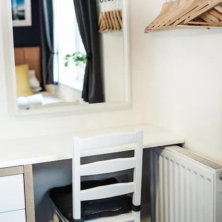 別荘 The Heart - Cosy 3 Bedroom House With Double Driveway And Garden In