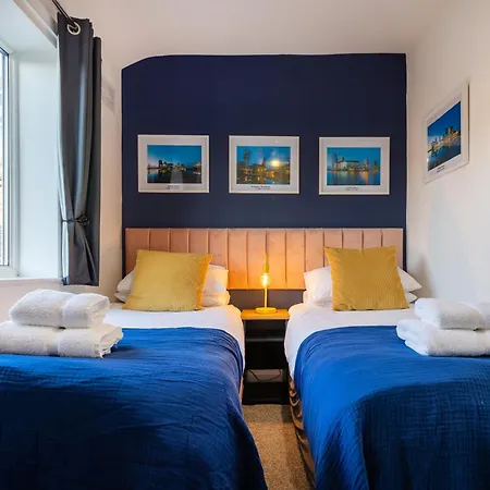 別荘 The Heart - Cosy 3 Bedroom House With Double Driveway And Garden In *