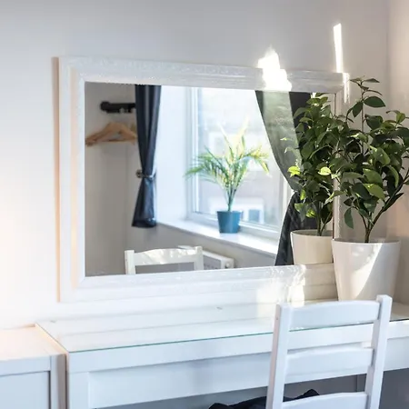 The Heart - Cosy 3 Bedroom House With Double Driveway And Garden In