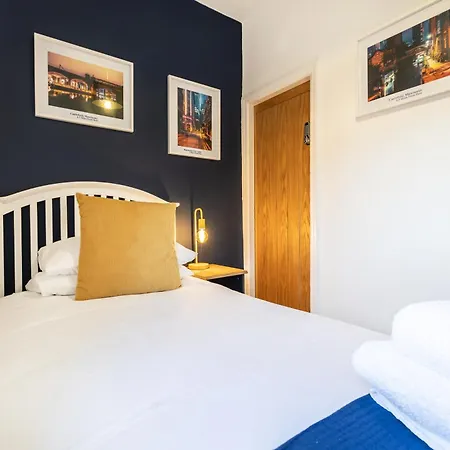 The Heart - Cosy 3 Bedroom House With Double Driveway And Garden In * Manchester