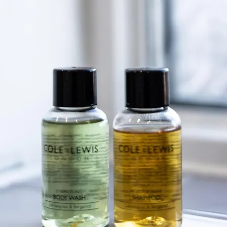 The Heart - Cosy 3 Bedroom House With Double Driveway And Garden In