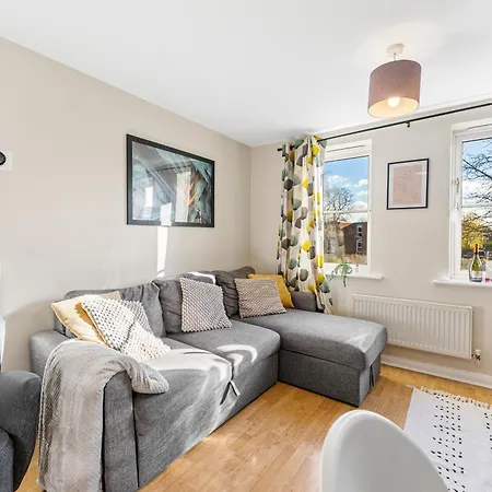 Designer - Great Location! * Manchester