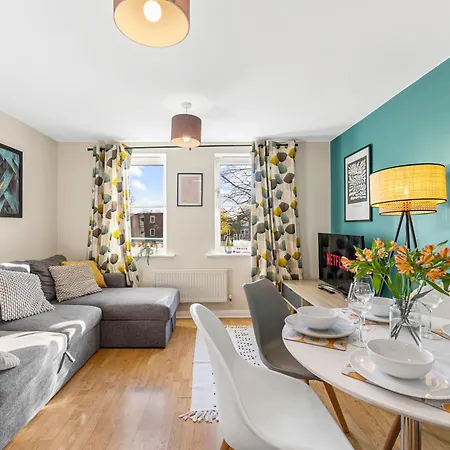 Apartment Designer - Great Location!