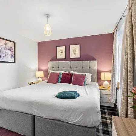 Designer - Great Location! Apartment