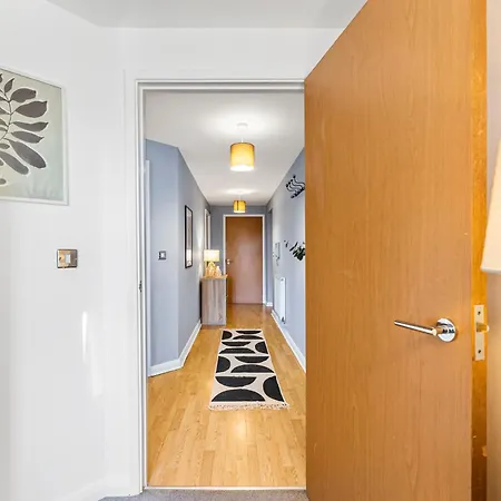 Designer - Great Location! Apartment *
