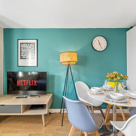 Designer - Great Location! * Manchester