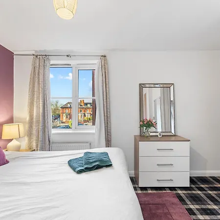 Apartment Designer - Great Location! *