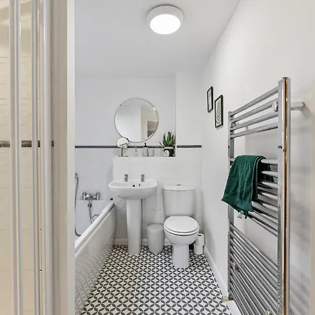 Designer - Great Location! Apartment *