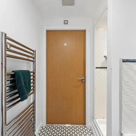 Designer - Great Location! Apartment *