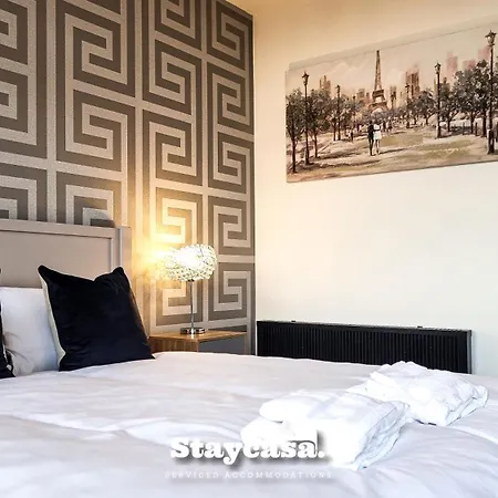 Modern Centre Stunning 18th Floor View