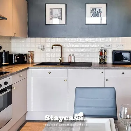 Modern Centre Stunning 18th Floor View