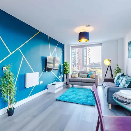 Spacious 3-bedroom In With Private Rooftop Terrace & Stunning Views Apartment *