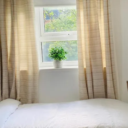 Modern, Stylish And Central Privat bolig