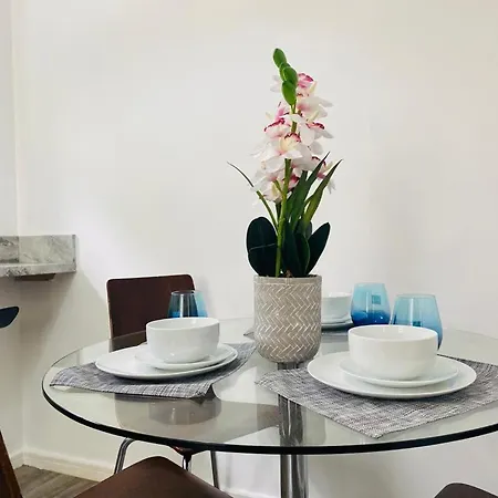 Modern, Stylish And Central *