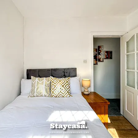 5br Jacuzzi, Garden & Parking *