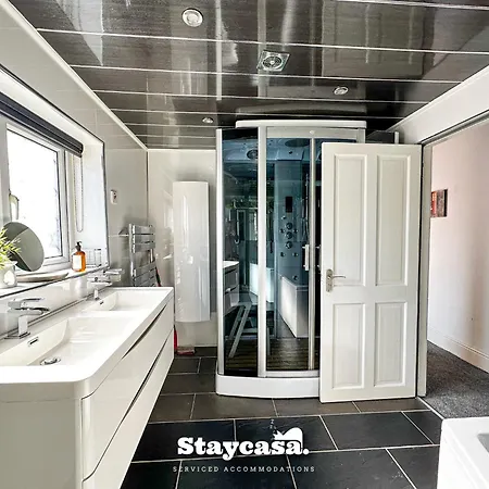 Beautiful Detached - Jacuzzi Bath - Parking Mánchester