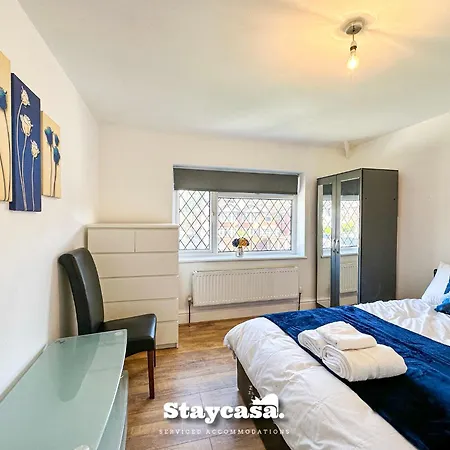 Сasa de vacaciones Beautiful Detached - Jacuzzi Bath - Parking Mánchester